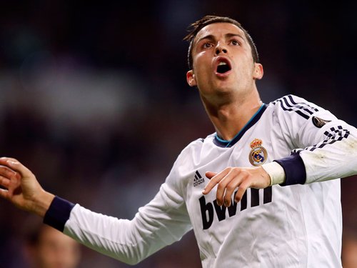 巴黎圣日耳曼姆巴佩梅开二度（巴黎圣日耳曼前锋姆巴佩两度建功）